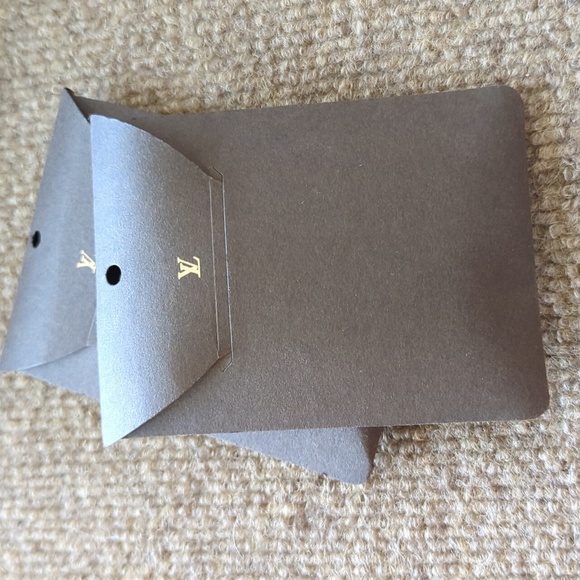 2 pair LV shoelaces - Picture 2 of 3